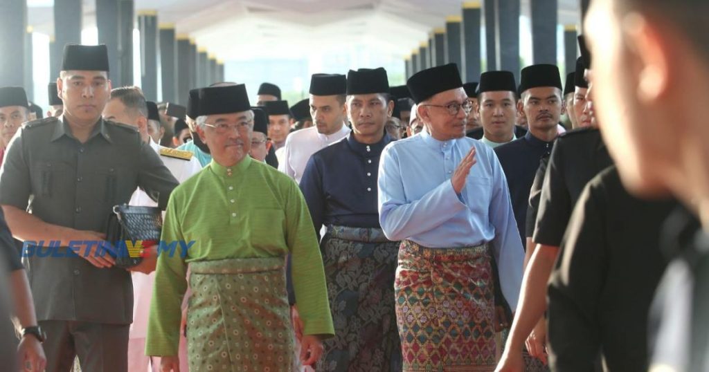 VIDEO Agong Raja Permaisuri Agong Berangkat Ke Majlis Santapan Hari