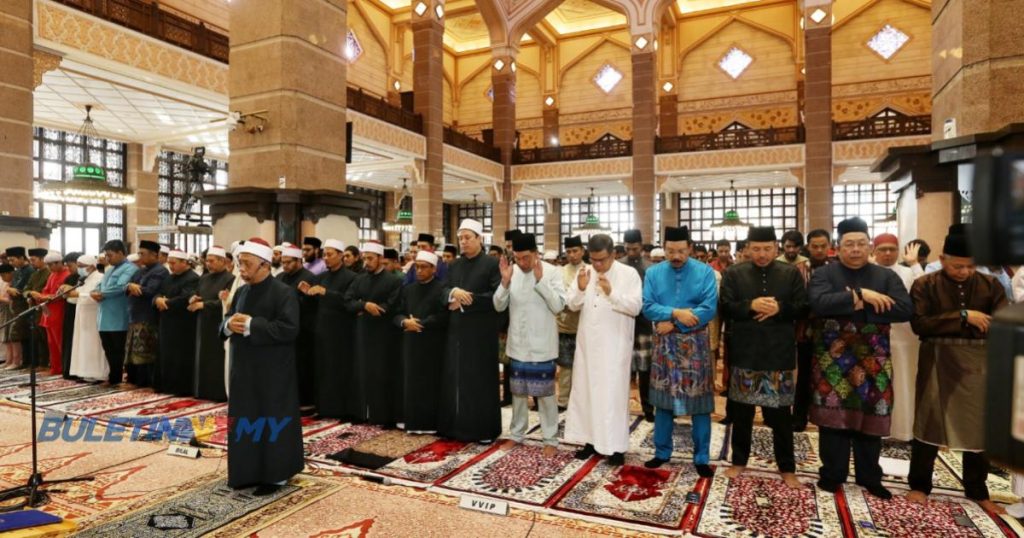 Video Pm Tunai Solat Sunat Aidiladha Di Masjid Putra Buletin Tv