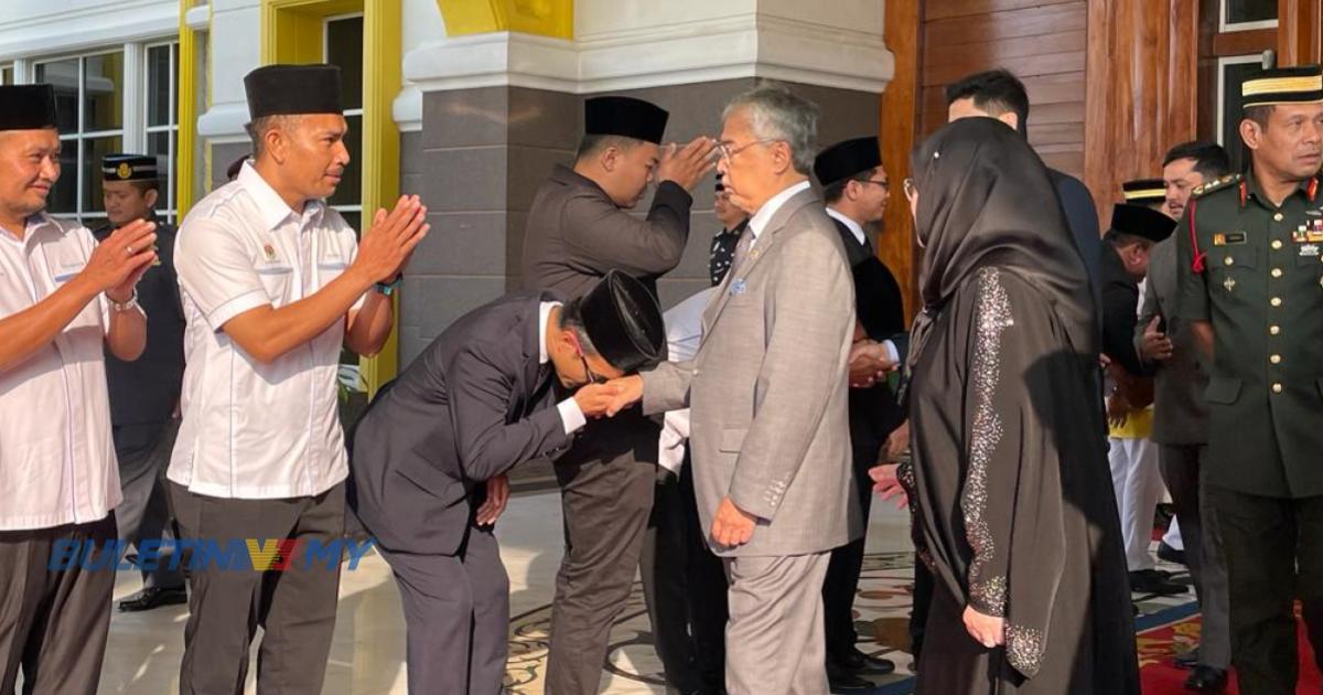 VIDEO Agong Raja Permaisuri Berangkat Tunai Haji BULETIN TV Malaysia