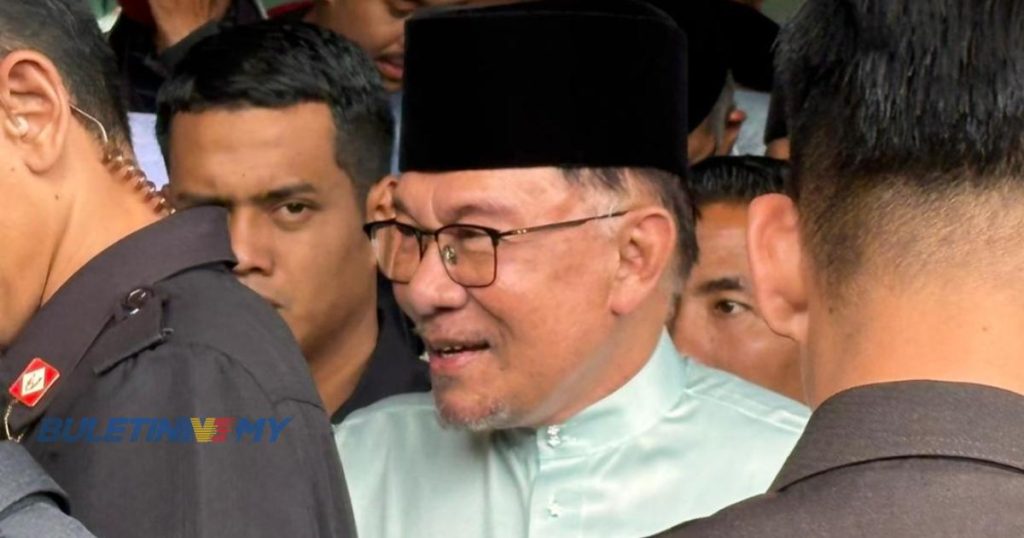 PM Tunai Solat Jumaat Di Bandar Baru Selayang BULETIN TV3 Malaysia