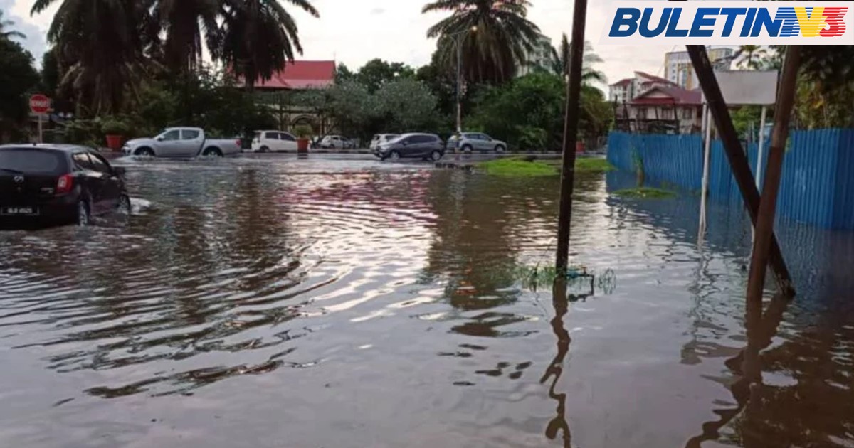 Beberapa Kawasan di Kuching Dilanda Banjir Kilat