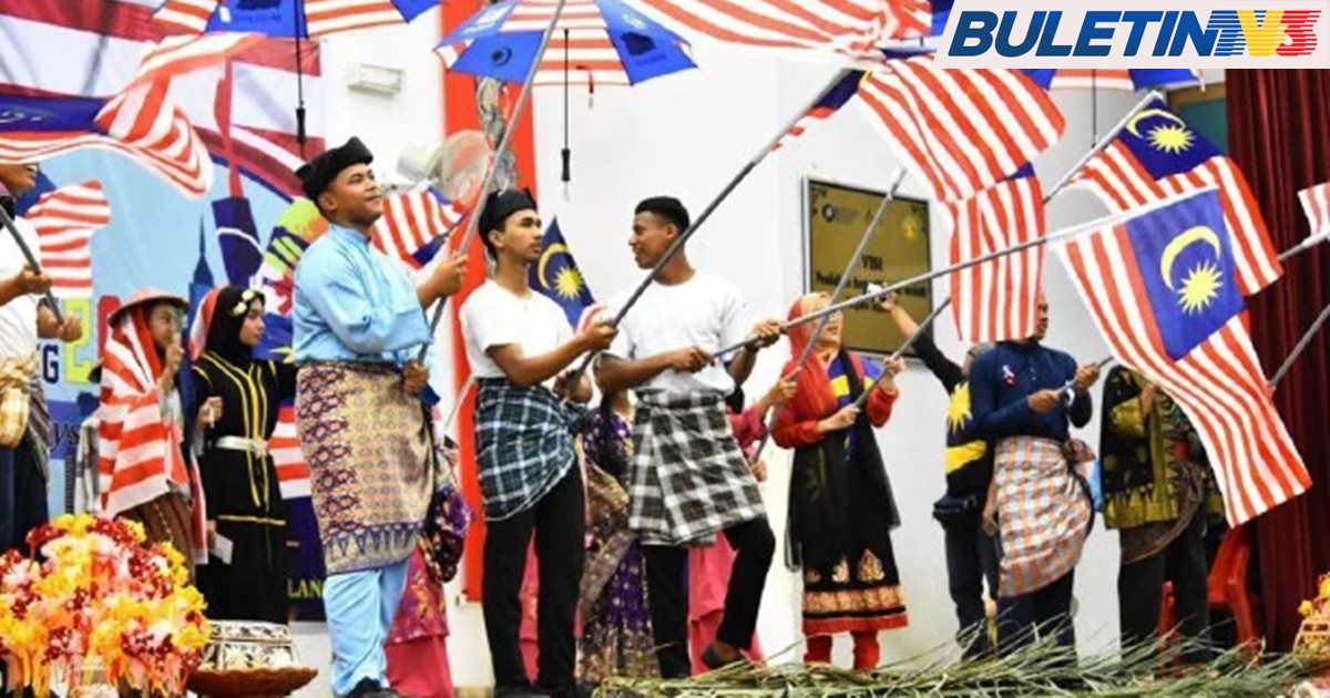 Gayakan Busana Tradisi Sempena Hari Malaysia