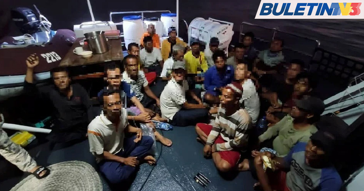 Bot Bersama 22 Nelayan Warga Asing Ditahan Ceroboh Perairan Negara