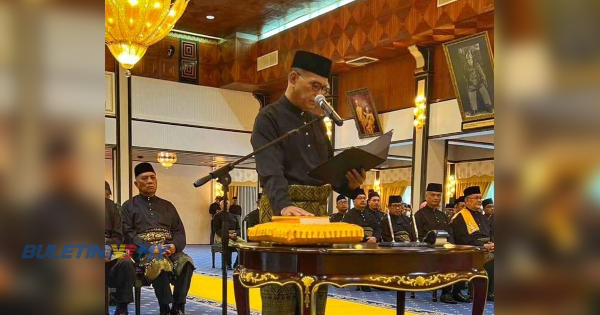 [VIDEO] Wan Rosdy selesai angkat sumpah MB Pahang