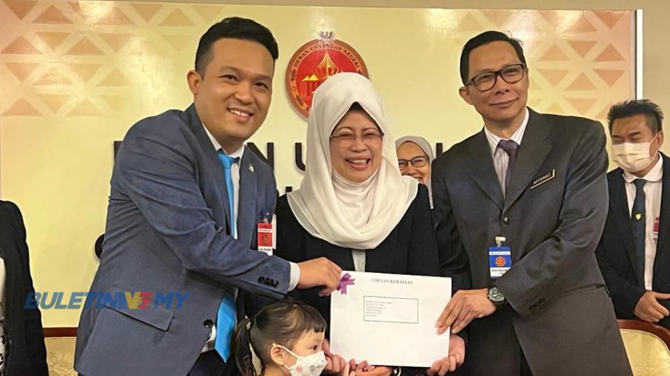 [VIDEO] Sarawak benarkan individu 21 tahun tanpa kewarganegaraan mohon dokumen khas