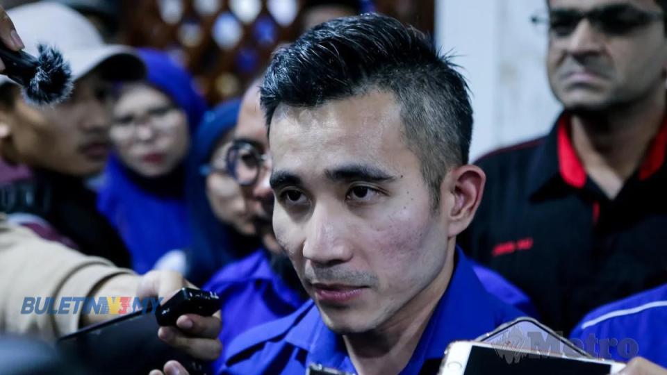 Shahril letak jawatan Ketua Penerangan UMNO, gesa Zahid berundur