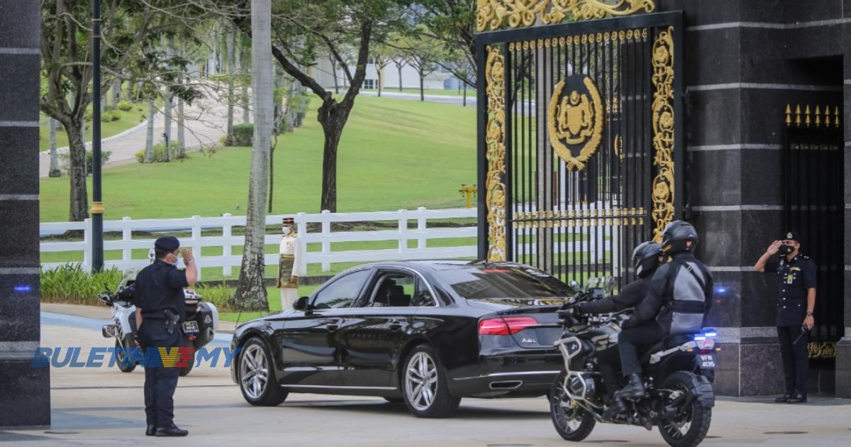 Ismail Sabri tiba di Istana Negara