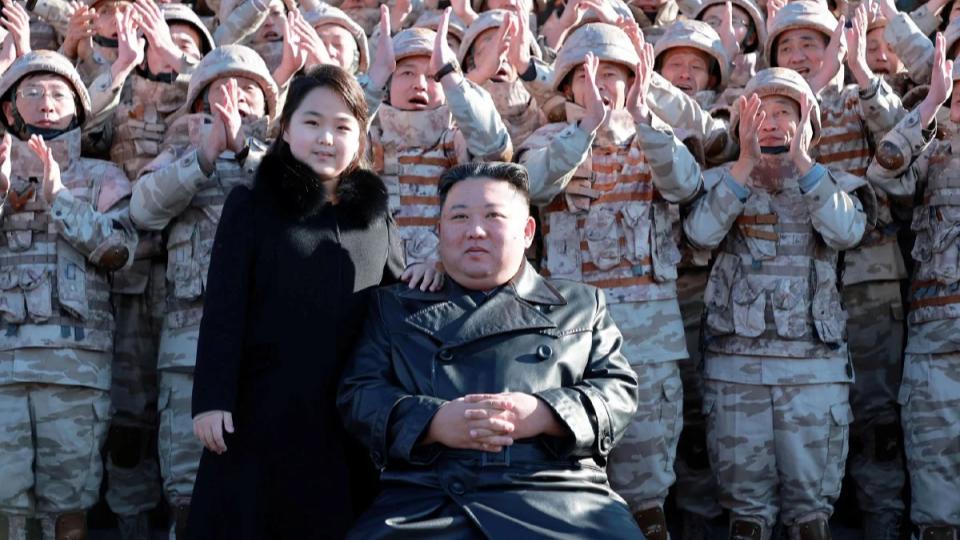Penampilan umum kali kedua beri bayangan anak perempuan bakal ganti Kim Jong Un