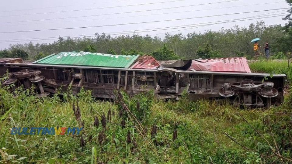 Insiden bom landasan kereta api Sadao: Sebuah tren kargo Thailand yang menuju ke Malaysia tergelincir