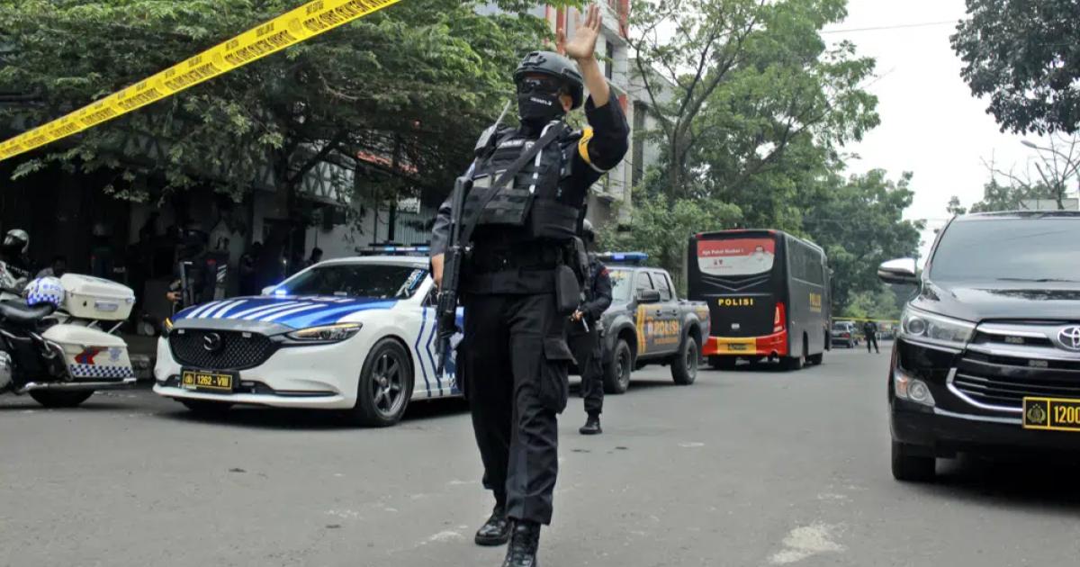 Seorang maut, 10 cedera dalam letupan di balai polis di Jawa Barat