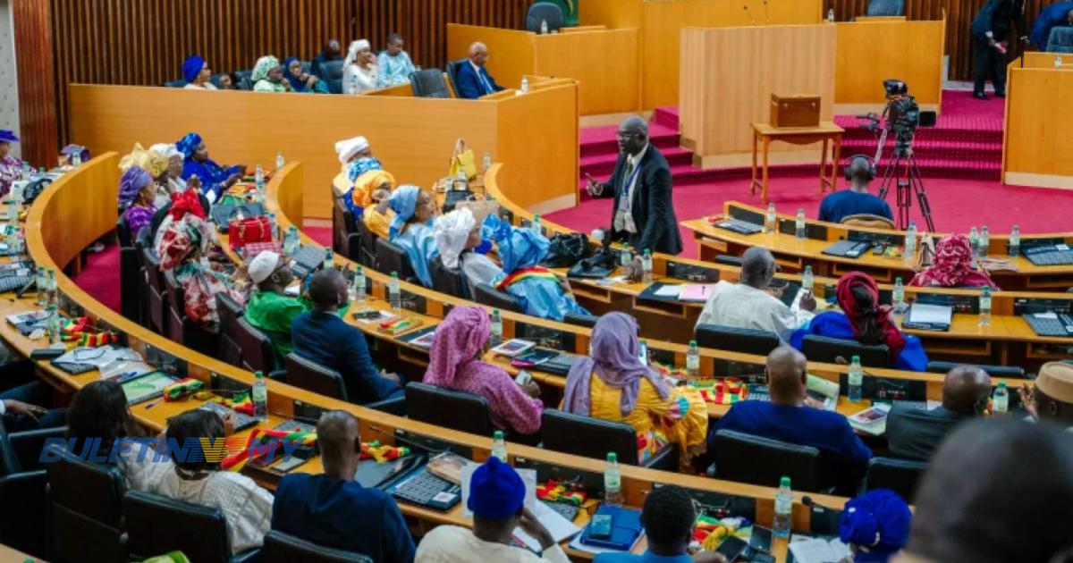 Ahli parlimen wanita Senegal ditampar cetuskan pergaduhan parlimen