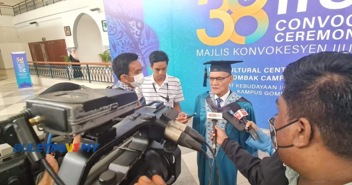 Adnan Yaakob terima ijazah undang-undang pada usia 72 tahun