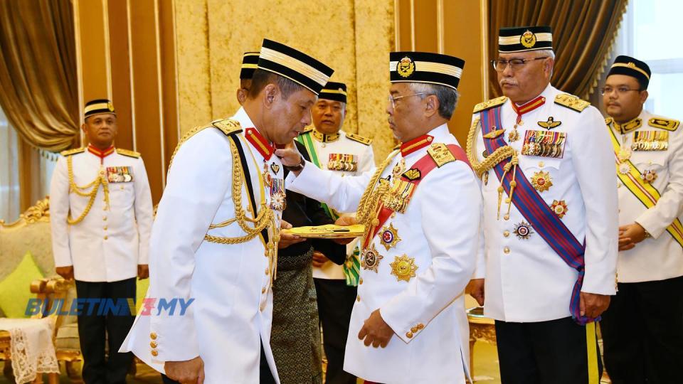 Seri Paduka Baginda Yang di-Pertuan Agong sempurnakan Majlis Pemakaian Pangkat Mejar Jeneral kepada Datuk Pengelola Bijaya Diraja Istana Negara