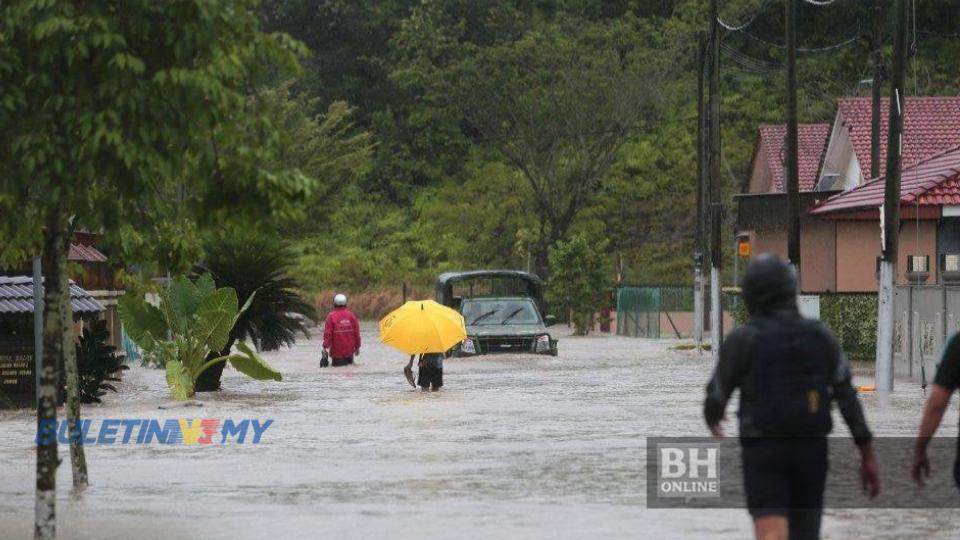 [VIDEO] Mangsa banjir Johor melonjak ke 3,612, 5 daerah terjejas