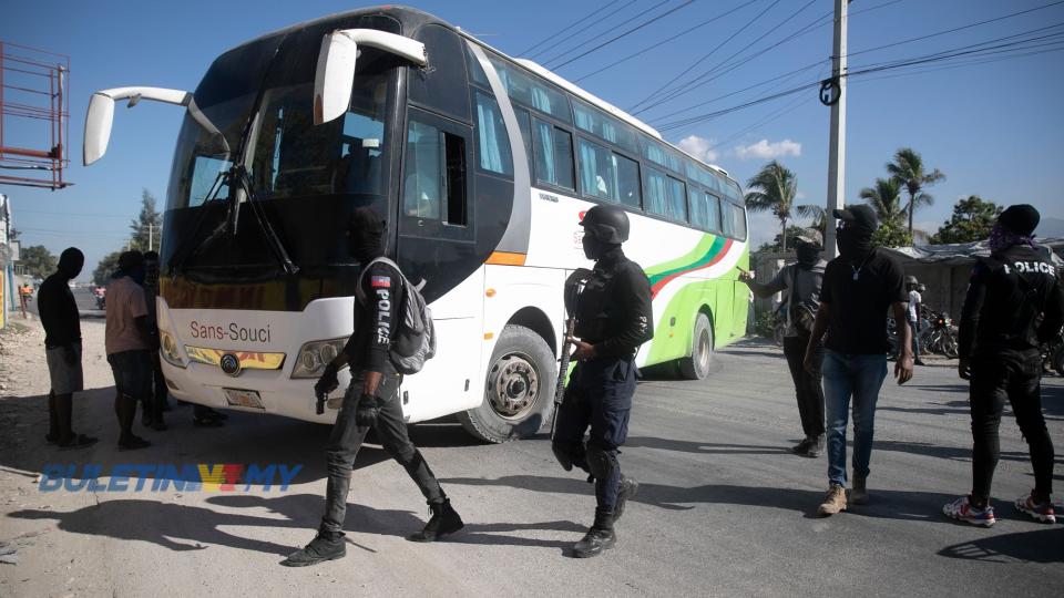 Pegawai polis kepung Perdana Menteri Haiti di lapangan terbang