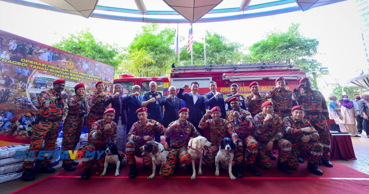 Blake, Lady, Grouse, Pop terima pingat ‘Golden Perfomance’ bantu operasi tragedi Batang Kali