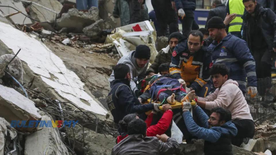 Gempa Bumi: Angka korban meningkat lebih 500 di Turkiye, Syria