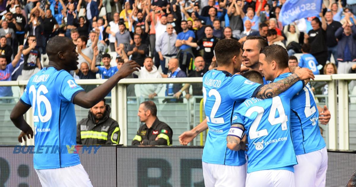 Napoli hampiri gelaran Serie A