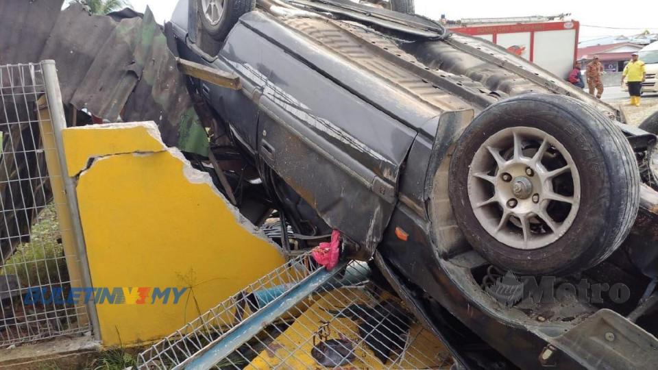 Dengar dentuman, kereta terbalik atas pagar tadika