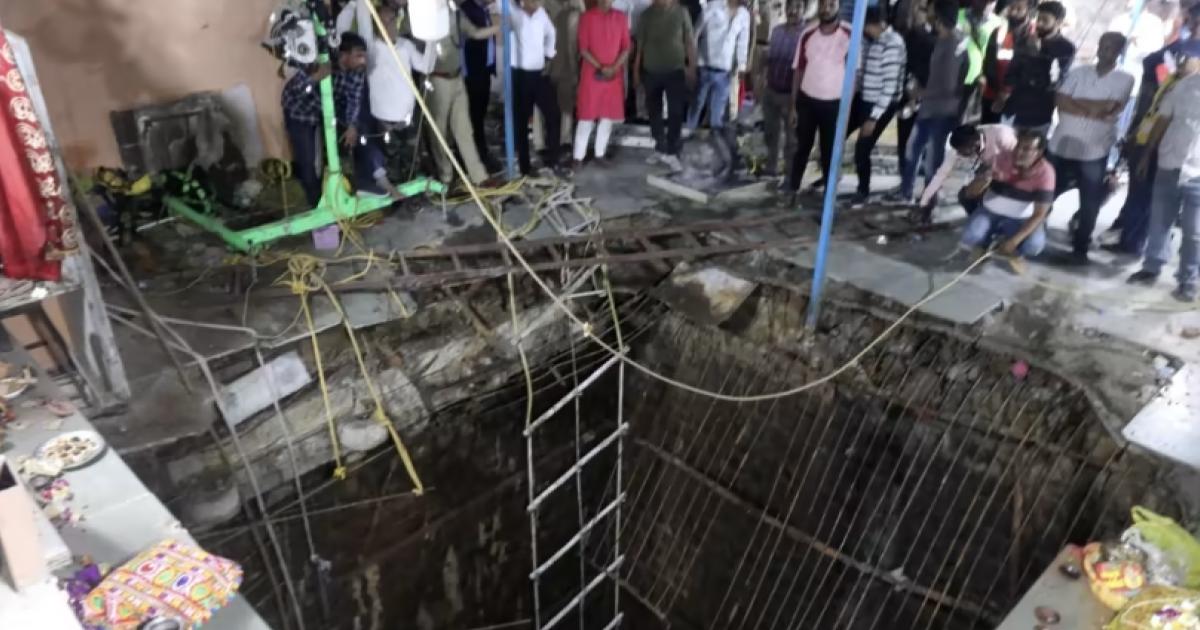 35 maut, 16 cedera bumbung telaga kuil lama runtuh di India