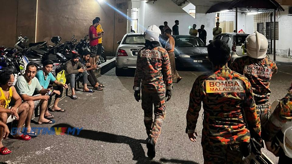 [VIDEO] Penghuni flat bergegas turun selepas rasai gegaran 