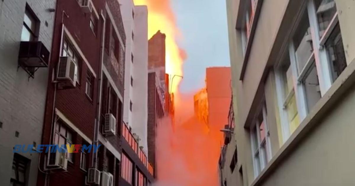 Bangunan runtuh dalam kebakaran besar di Sydney, Australia