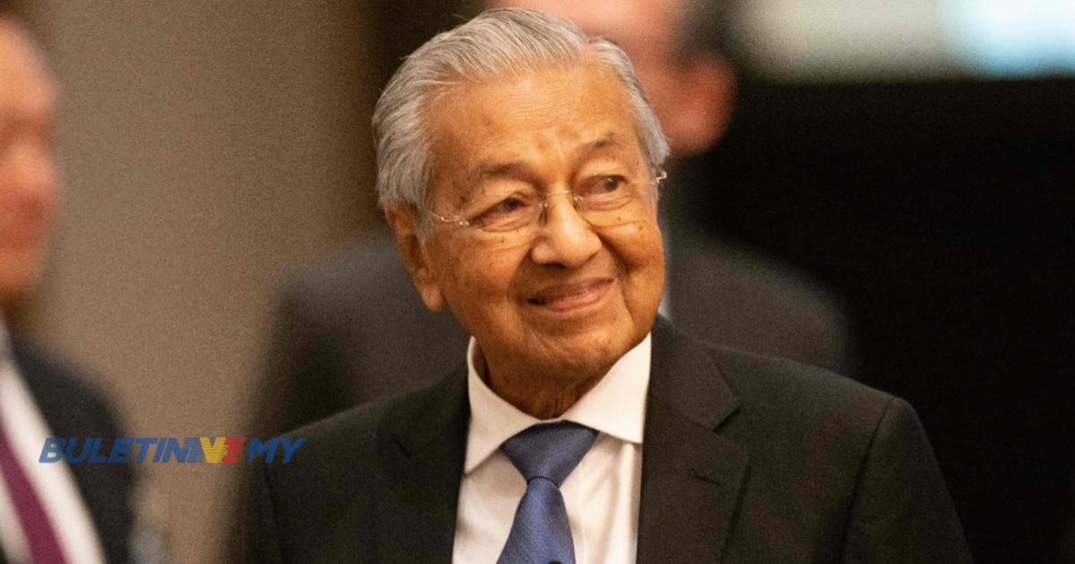 LIMA ‘23: Tun Mahathir terima Anugerah Pencapaian Sepanjang Hayat