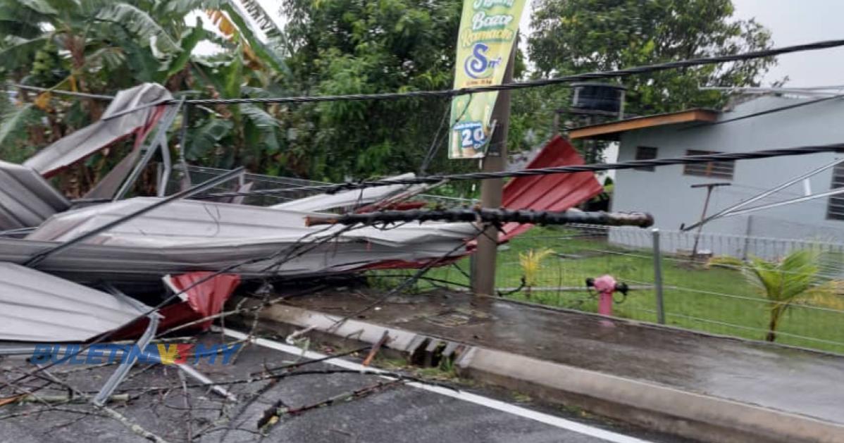 Bumbung 10 rumah di Kg Melayu Majidee rosak ekoran ribut