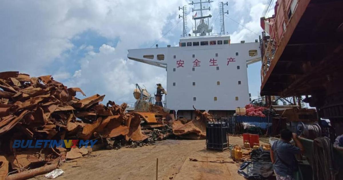 [VIDEO] Kapal China disyaki curi bangkai kapal perang British di perairan Pahang