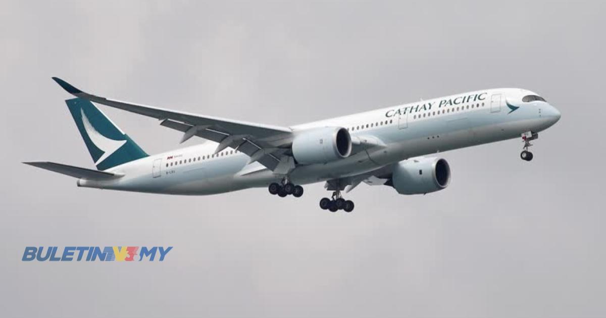 11 penumpang pesawat Cathay Pacific cedera