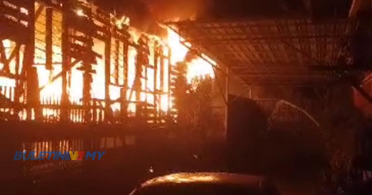 [VIDEO] 4 rumah dan 7 kenderaan musnah dalam kebakaran 