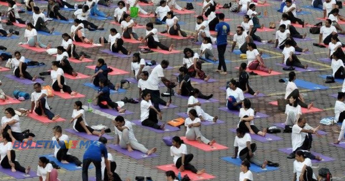 Lebih 1,000 peminat yoga berhimpun sambut Hari Yoga di Batu Caves