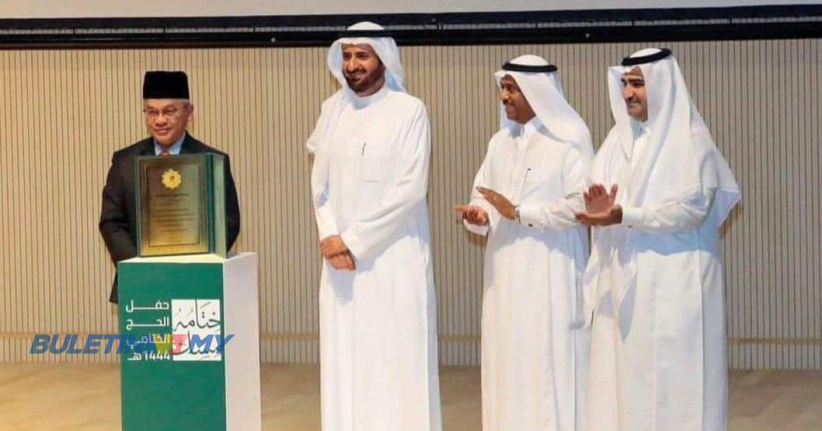 TH terima anugerah Perkhidmatan Terbaik Pejabat Urusan Haji oleh Arab Saudi