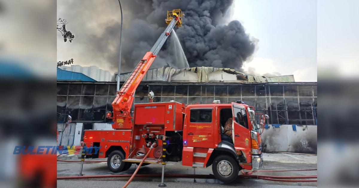 [VIDEO] 2 kilang musnah dalam kebakaran 