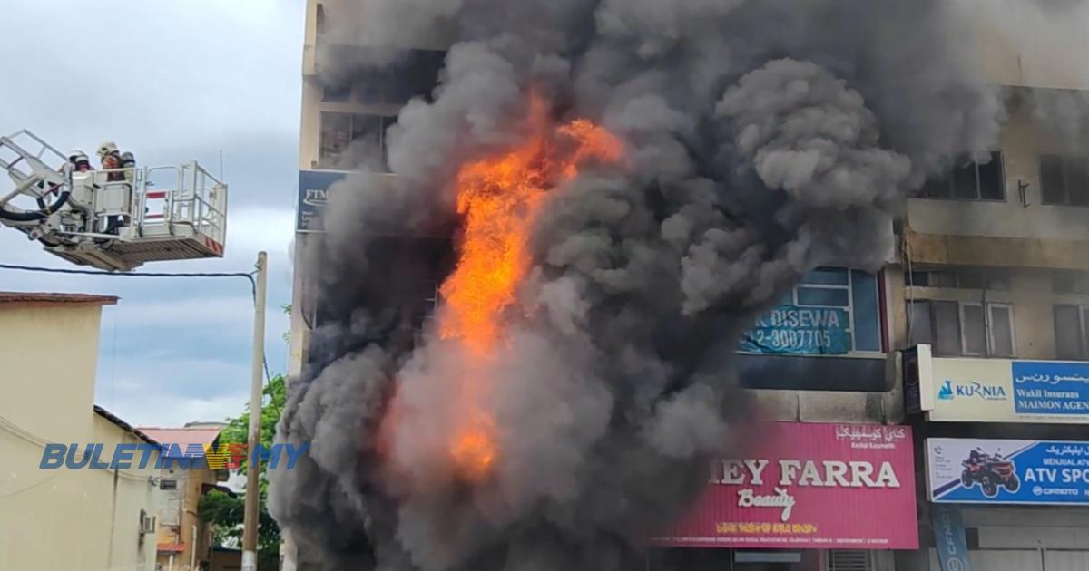 Bangunan tiga tingkat berdekatan KB Mall terbakar