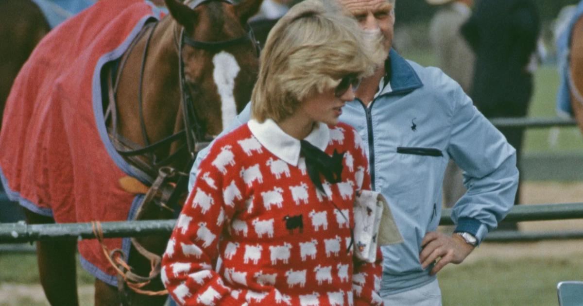 Lelongan baju panas kambing biri-biri Puteri Diana cecah hampir £1 juta