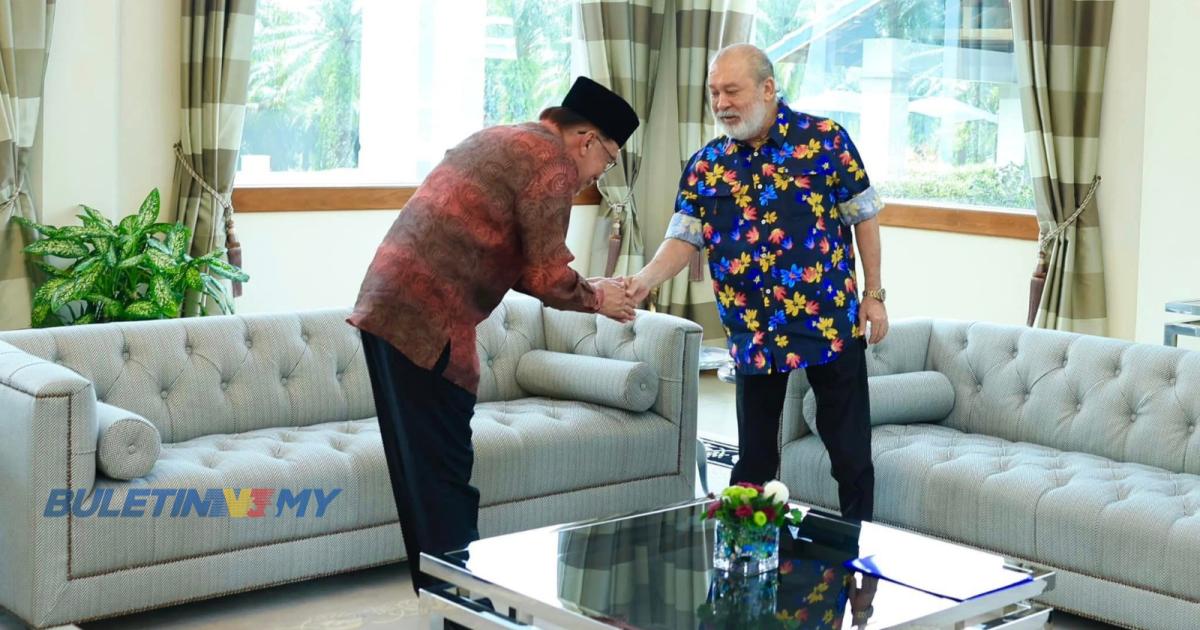 PM menghadap Sultan Johor di Istana Bukit Pelangi