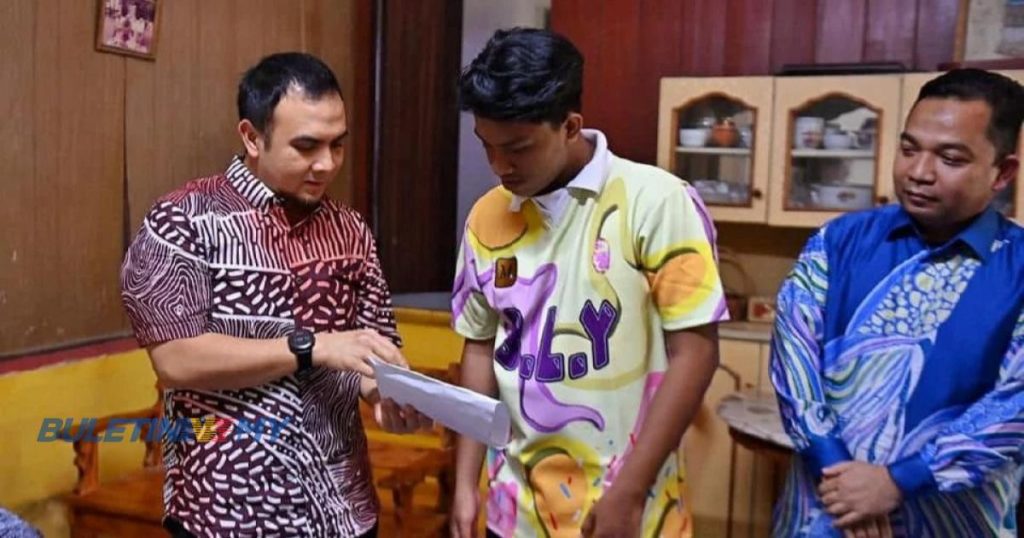 Pm Beri Sumbangan Redakan Ujian Dan Beban Remaja Mangsa Nahas Enam Sekeluarga Buletin Tv3 Malaysia 0428