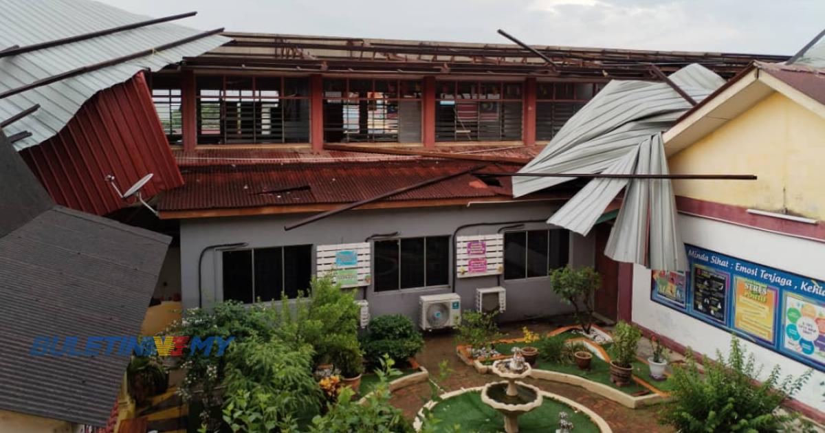 [VIDEO] Bumbung SMK Munshi Abdullah ranap diterbang ribut