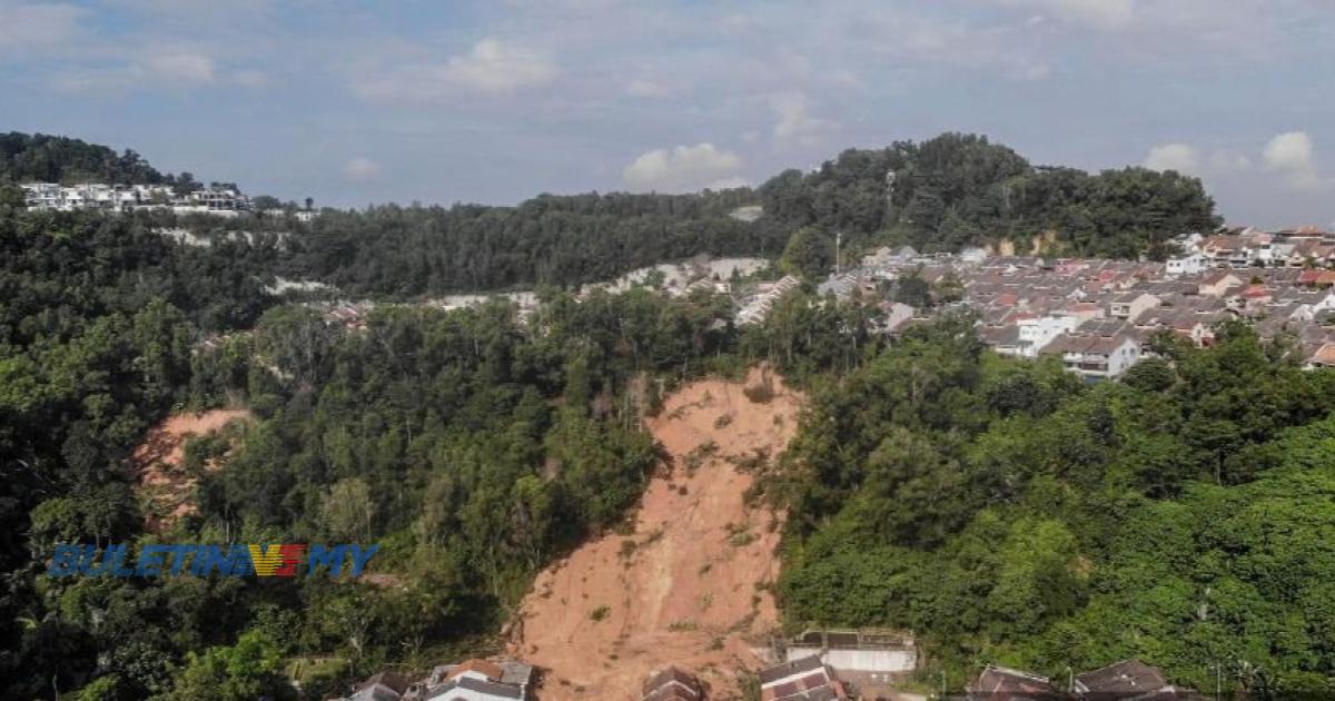 JKR Kelantan kesan 10 runtuhan di Jalan Persekutuan