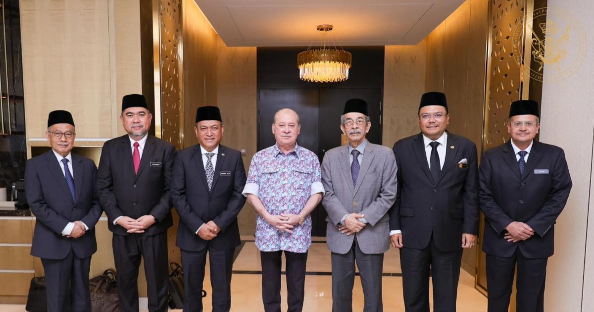Sultan Johor terima menghadap jawatankuasa majlis rasmi kerajaan