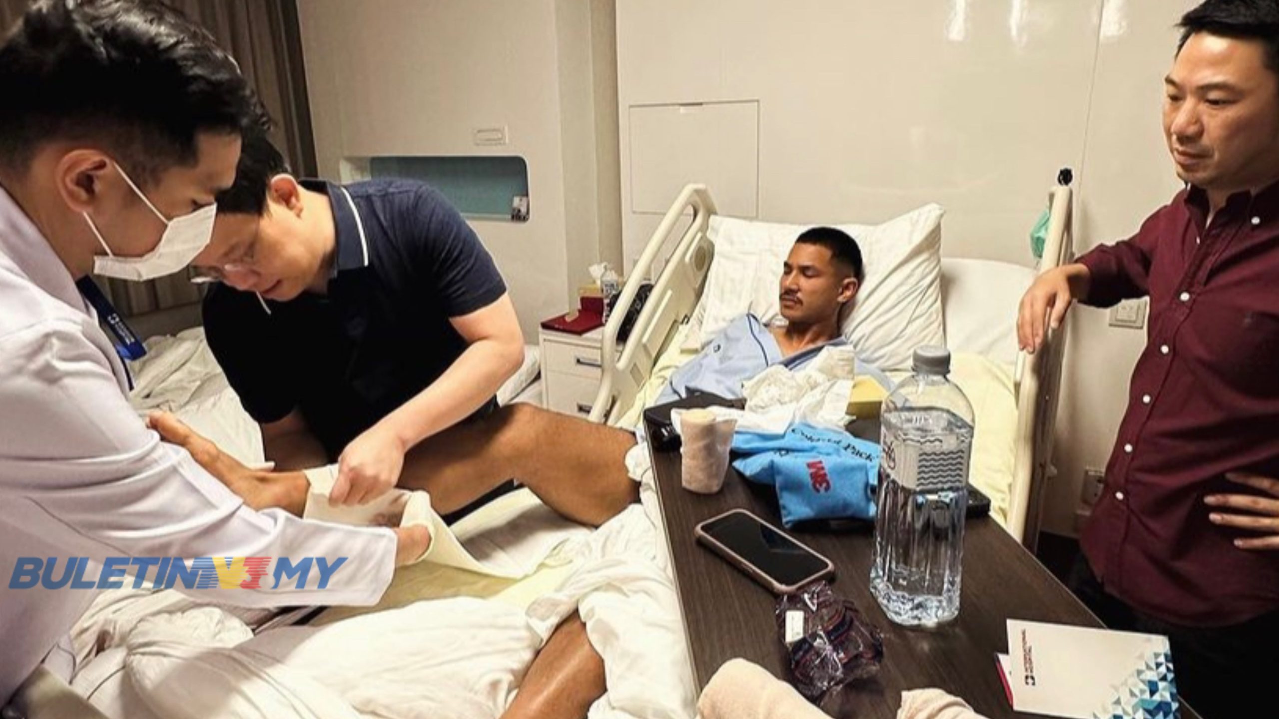 Pemain bola sepak terkaya dimasukkan ke hospital