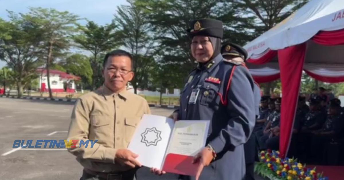 Lelaki selamatkan wanita dihanyut arus deras terima penghargaan JBPM Johor