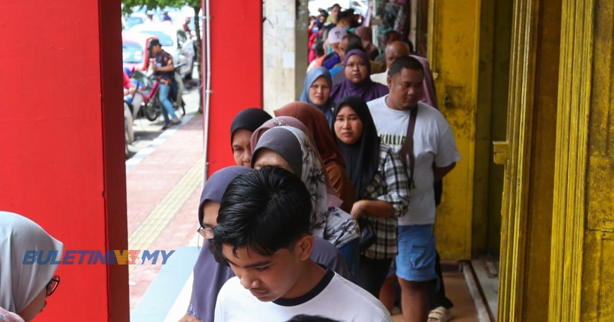 2,000 kampit beras habis terjual dalam masa 15 minit