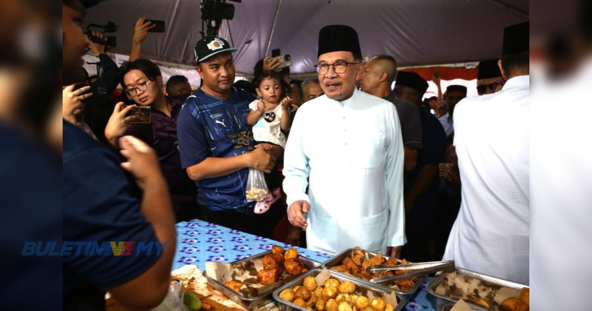 PM kunjungi bazar Ramadan di Taman Desa Ilmu, Kota Samarahan