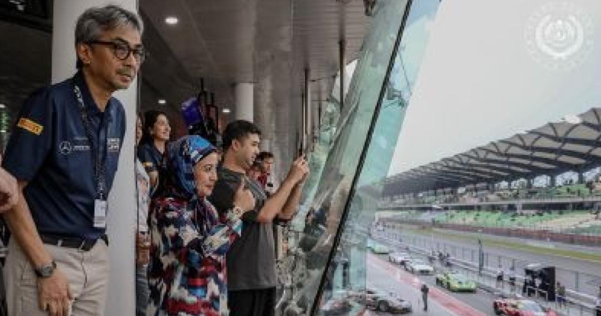 Raja Permaisuri Agong berangkat saksi perlumbaan GT World Challenge Asia