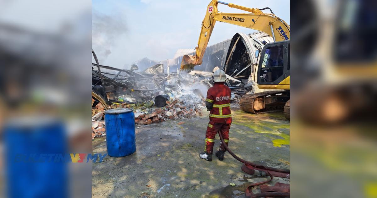 [VIDEO] Kebakaran kilang cat di Meru berjaya dikawal 100 peratus – Bomba