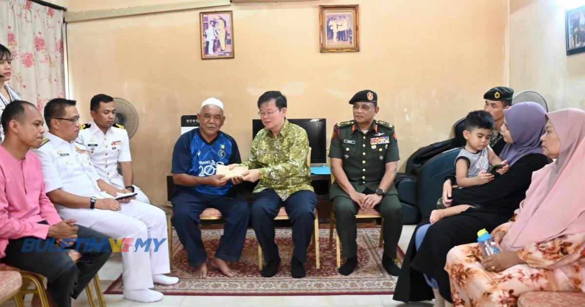 Yang Dipertua Negeri, Ketua Menteri Pulau Pinang serah sumbangan kepada keluarga Muhammad Firdaus