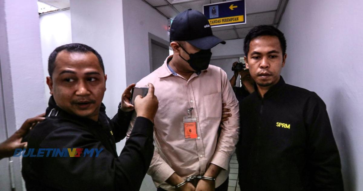 [VIDEO] Anggota polis mengaku tidak bersalah minta dan terima rasuah RM1,450