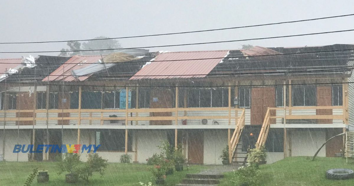 Bumbung dua blok bangunan SK Pandan Sebauh diterbangkan ribut